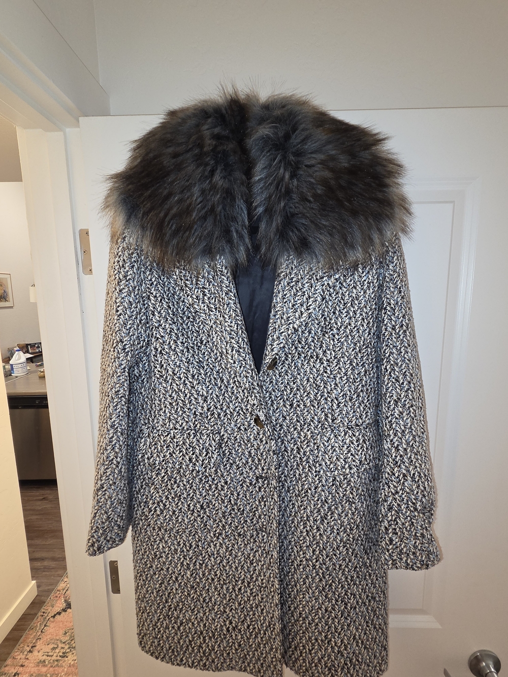 Johnston & Murphy Chic Faux Fur Collar Tweed Coat | Après-Ski & City Chic